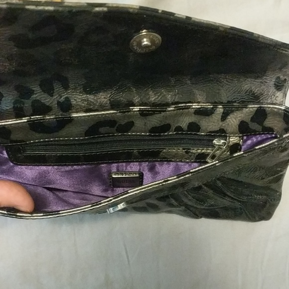GUESS Clutch/ Wristlet - Picture 3 of 5